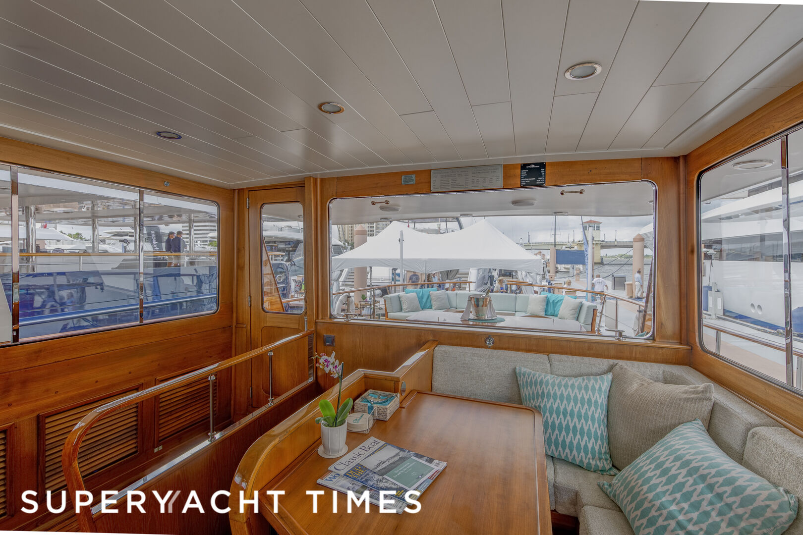 Serena yacht saloon