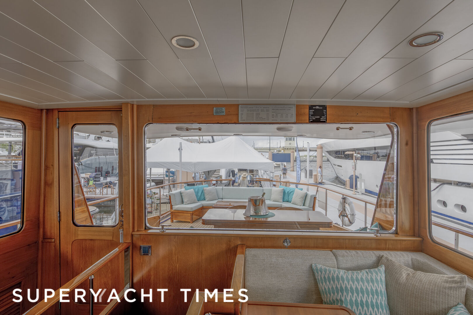 Serena yacht saloon