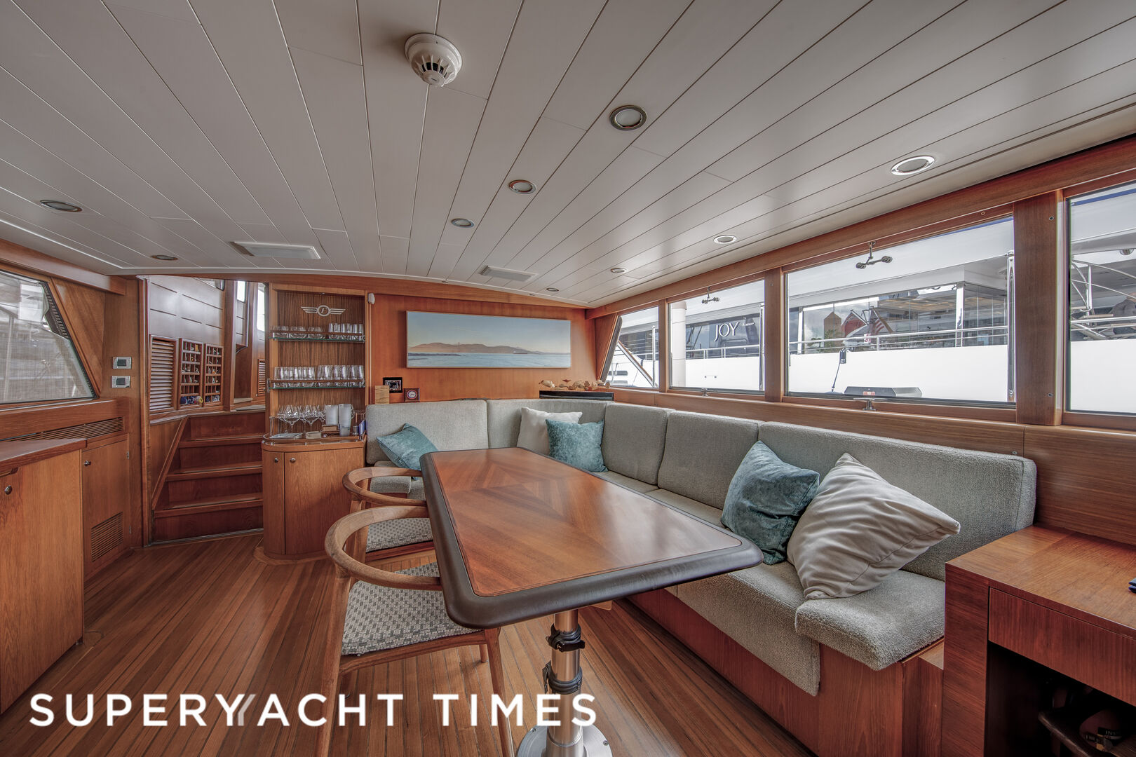 Serena yacht dining