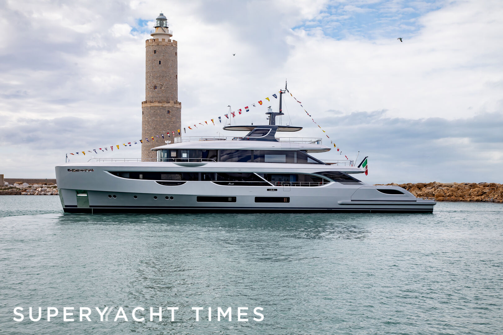 41m Benetti Oasis superyacht Cosmico resold and delivered