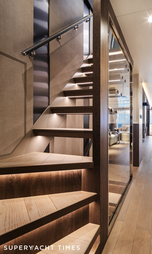 Horizon FD80/14 yacht staircase