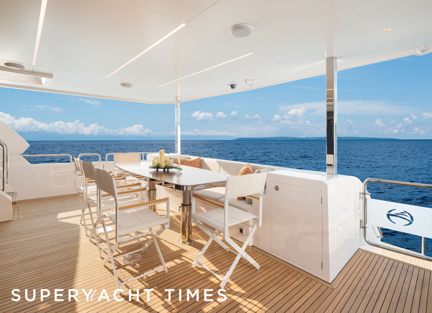 Horizon FD80/14 yacht deck