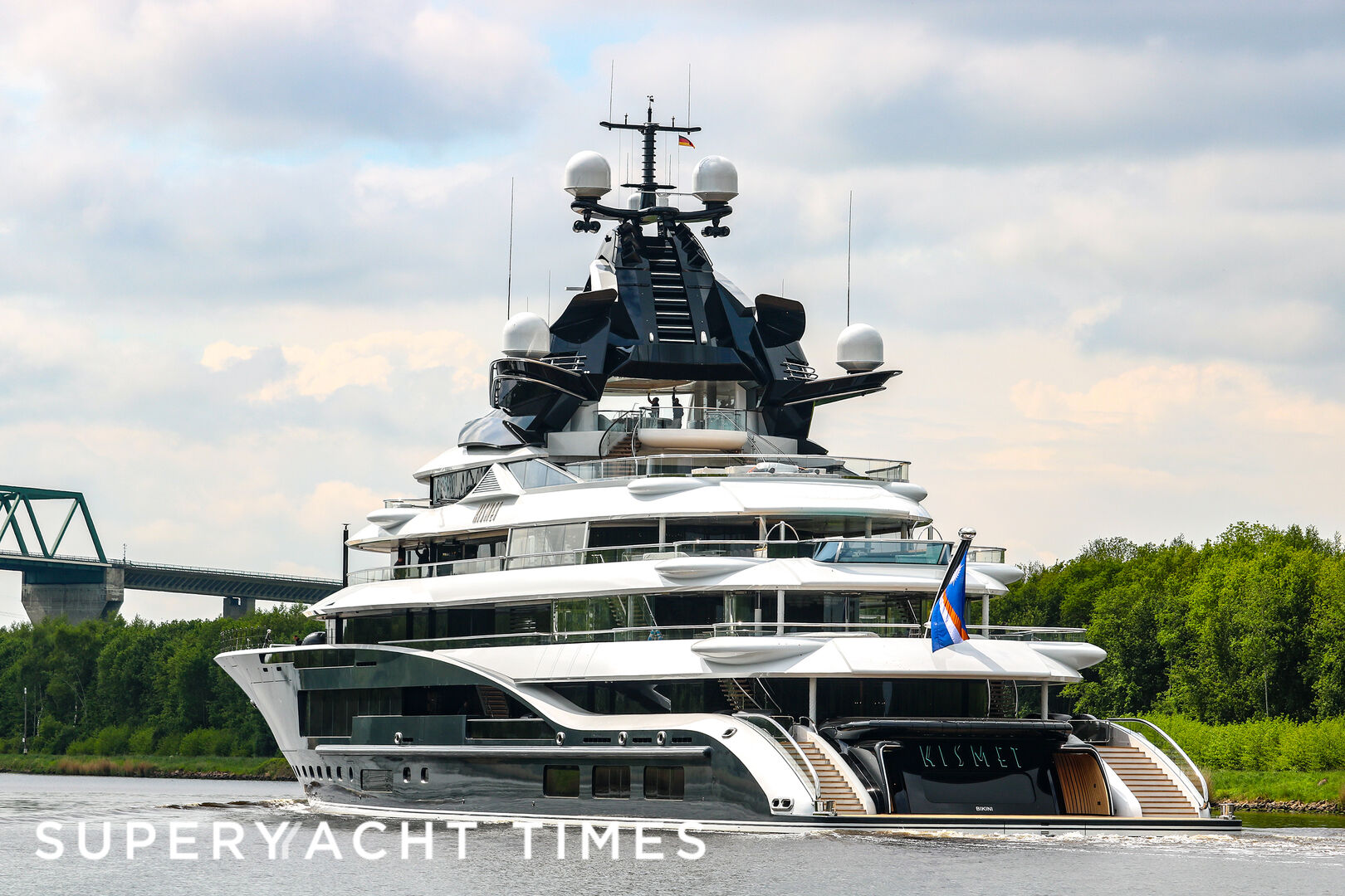 Kismet yacht cruising