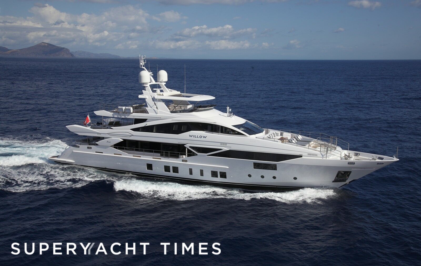 Willow yacht cruising