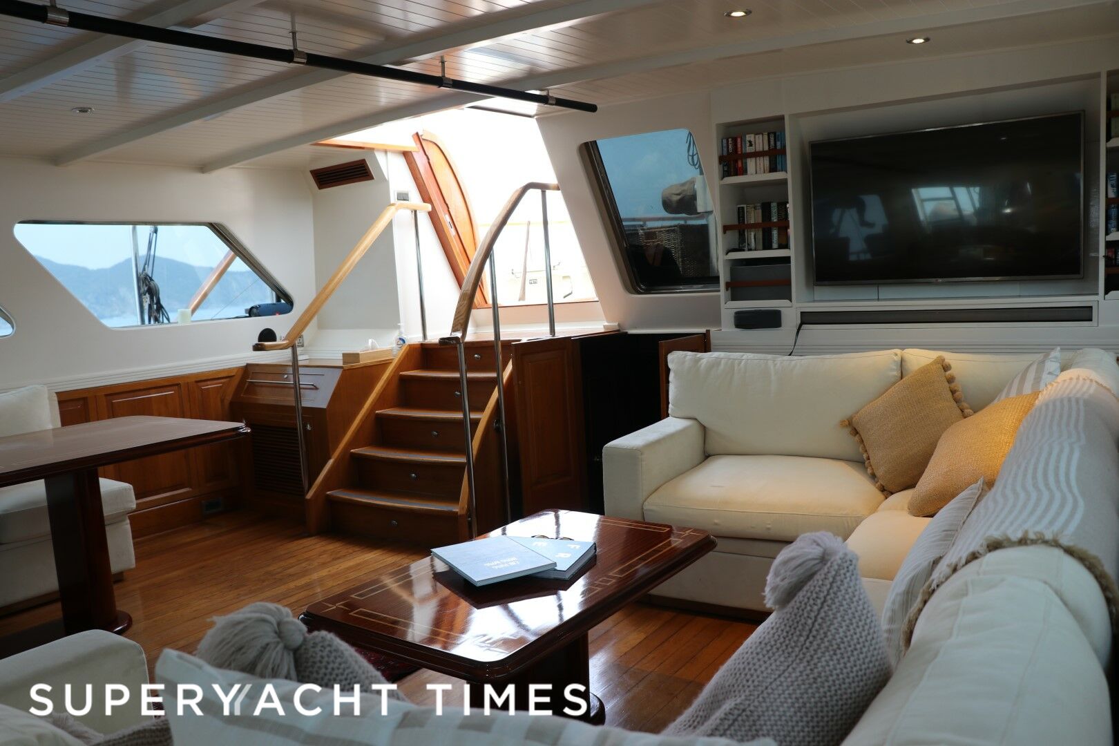 Lady Lorraine yacht saloon