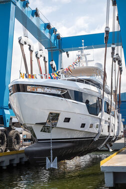 Azimut Grande 38/26 yacht launch