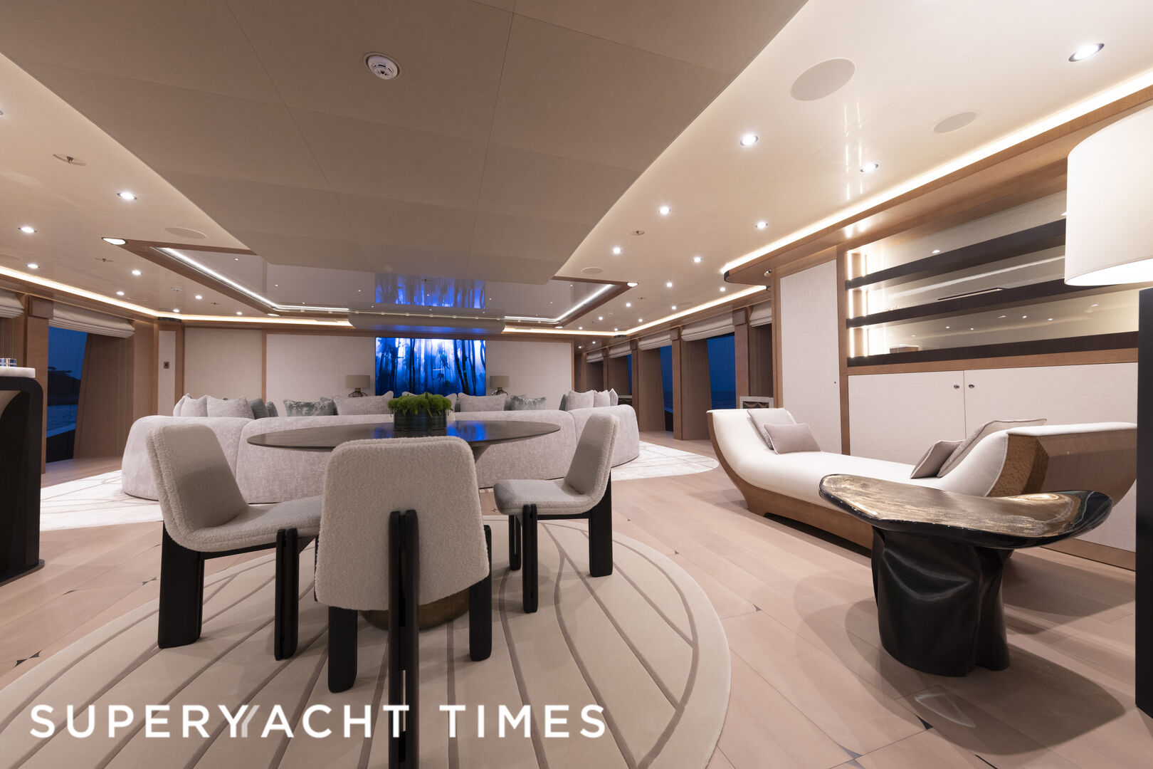 DAR yacht saloon