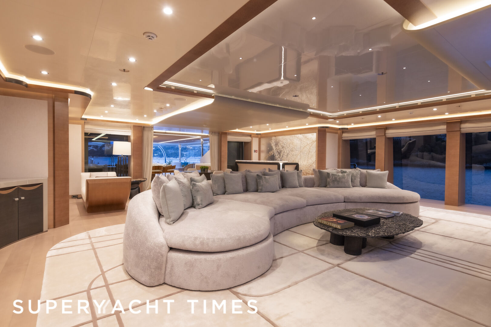 DAR yacht saloon