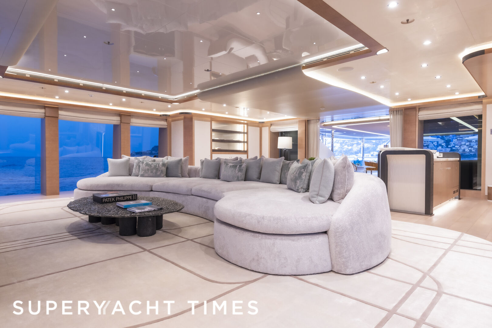 DAR yacht saloon