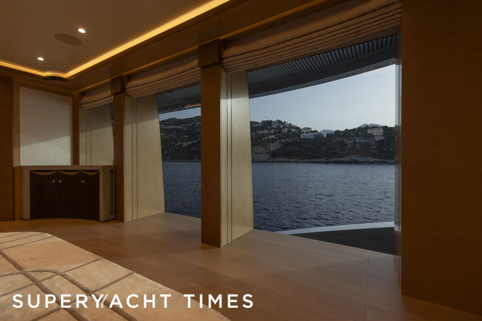 DAR yacht windows