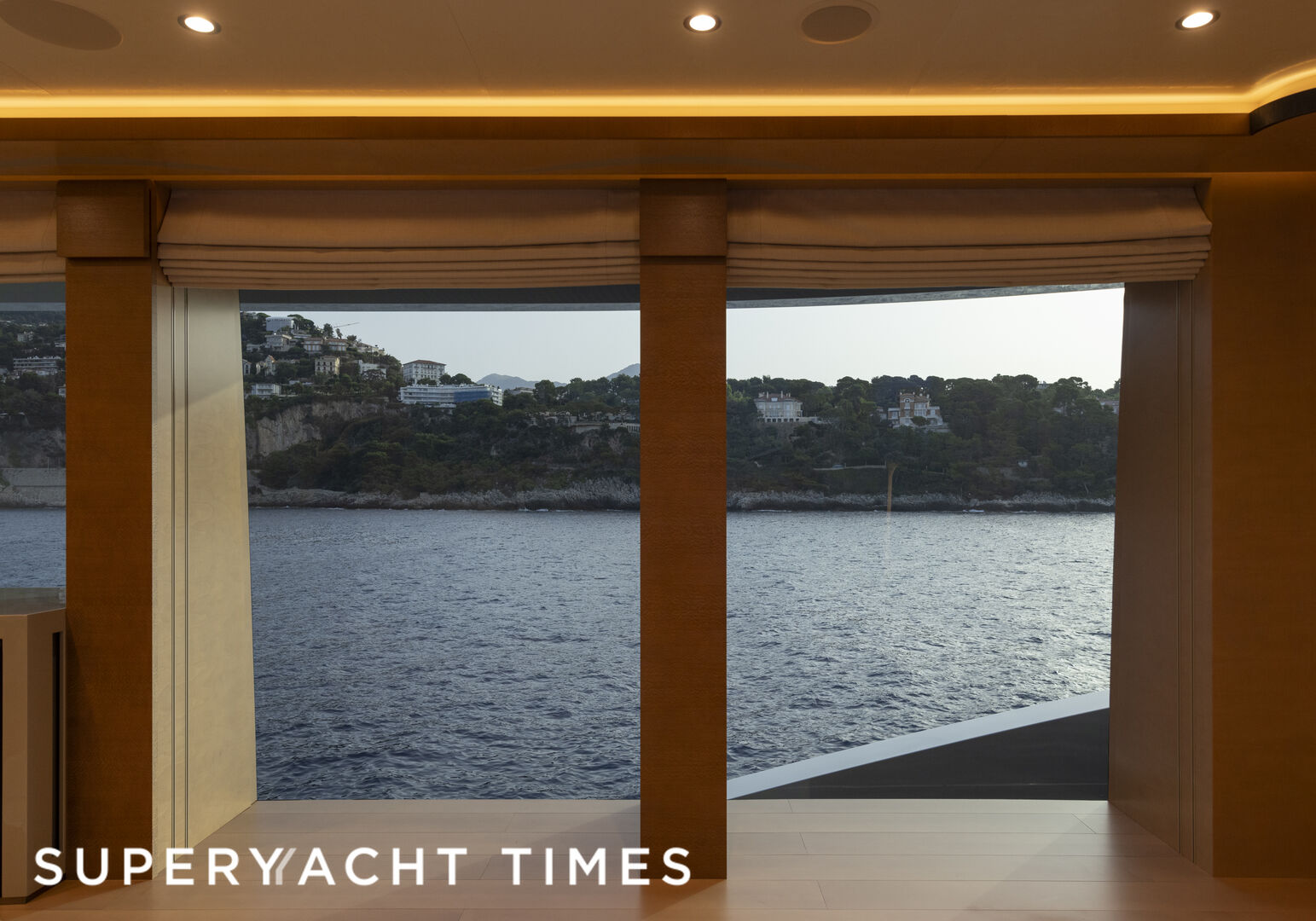DAR yacht windows