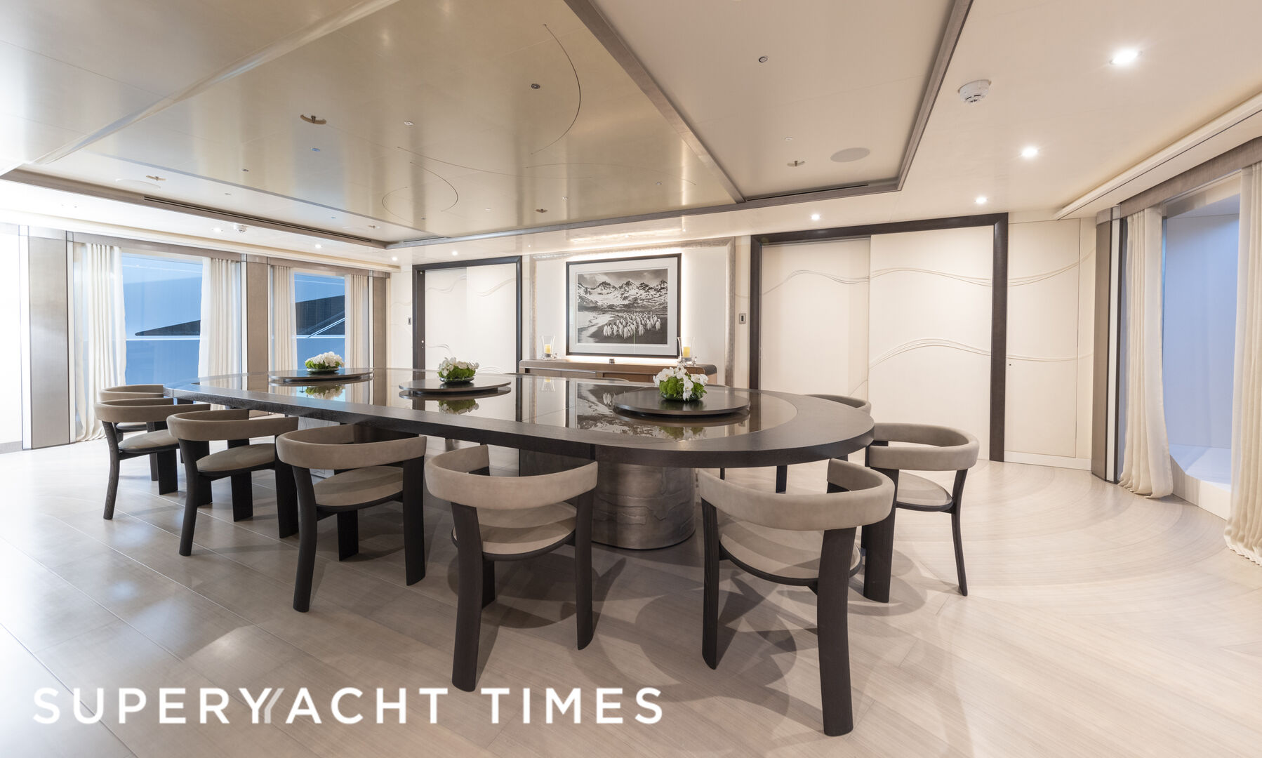 DAR yacht dining