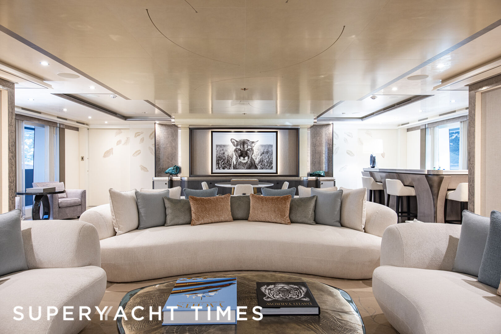 DAR yacht saloon