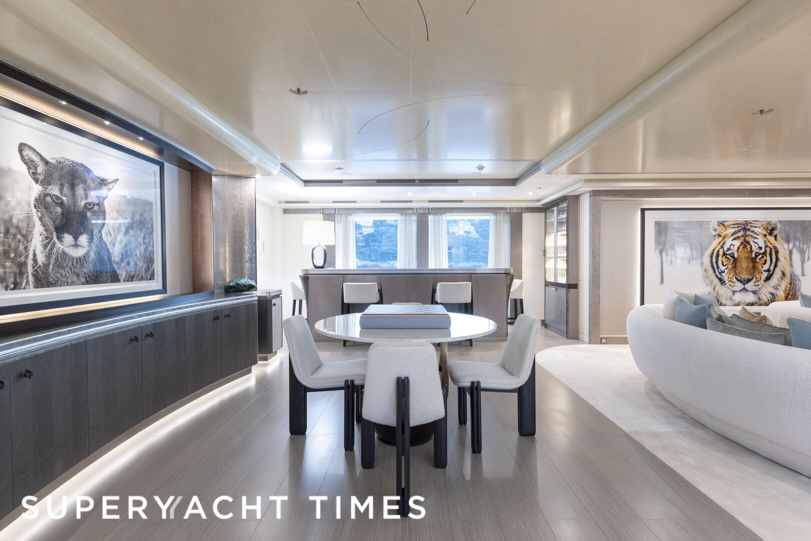 DAR yacht saloon