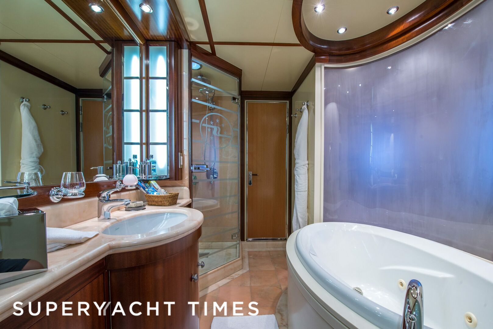 Lauren L yacht bathroom