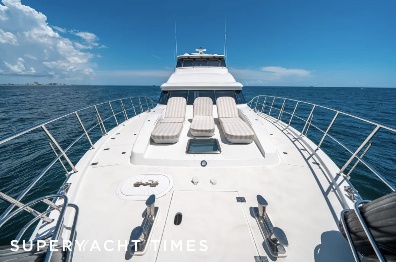 E yacht deck