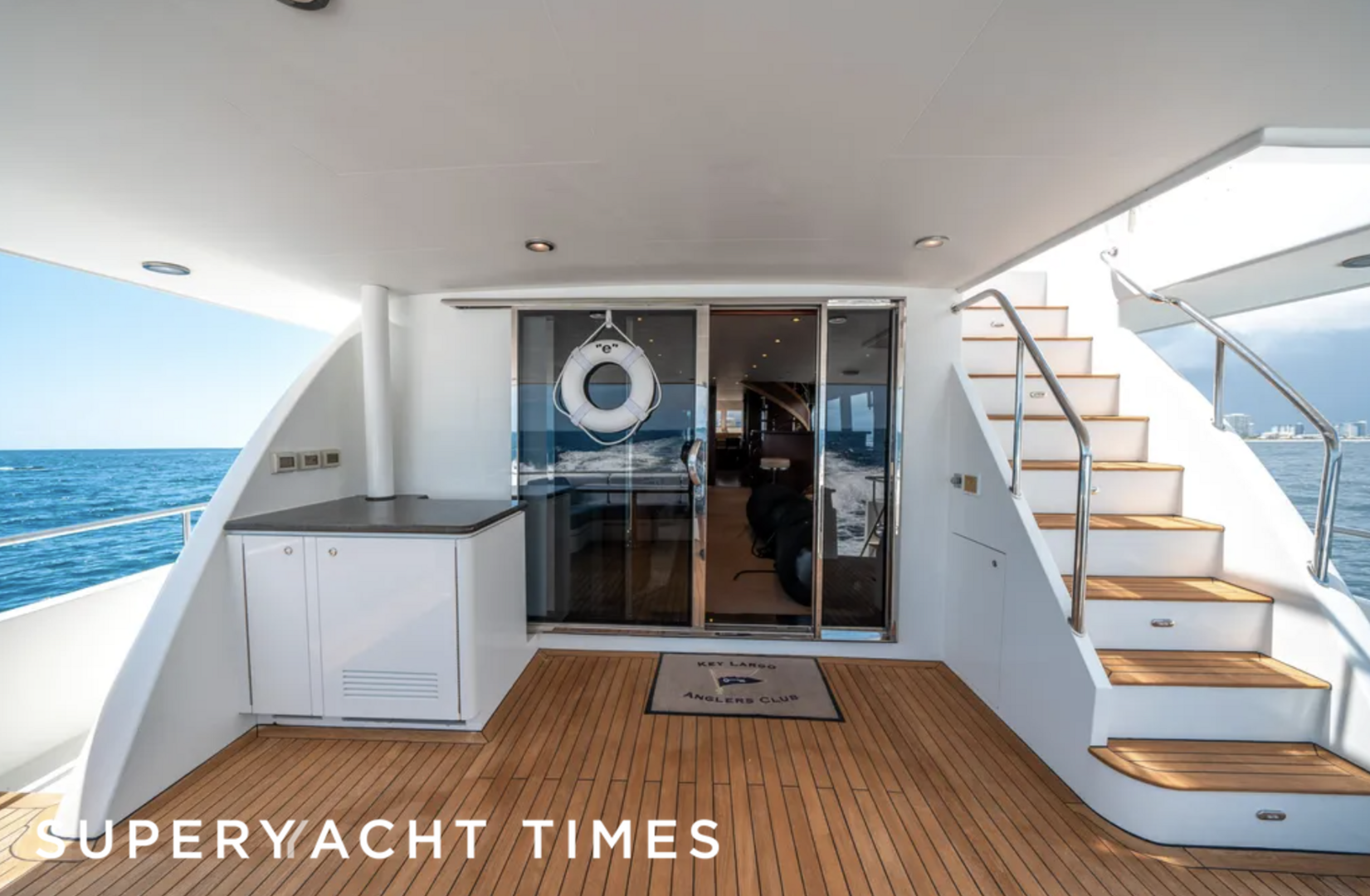 E yacht deck