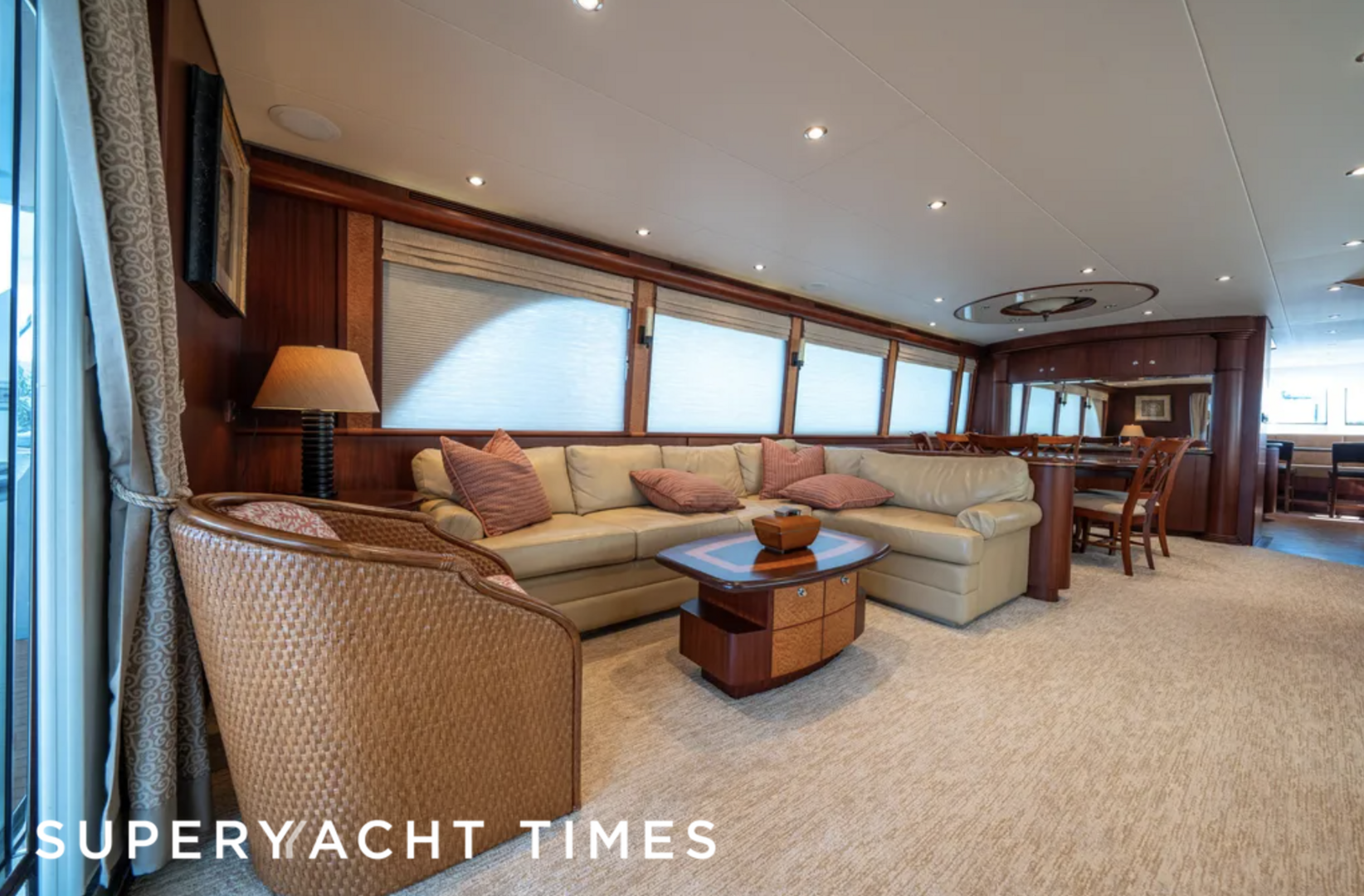 E yacht saloon