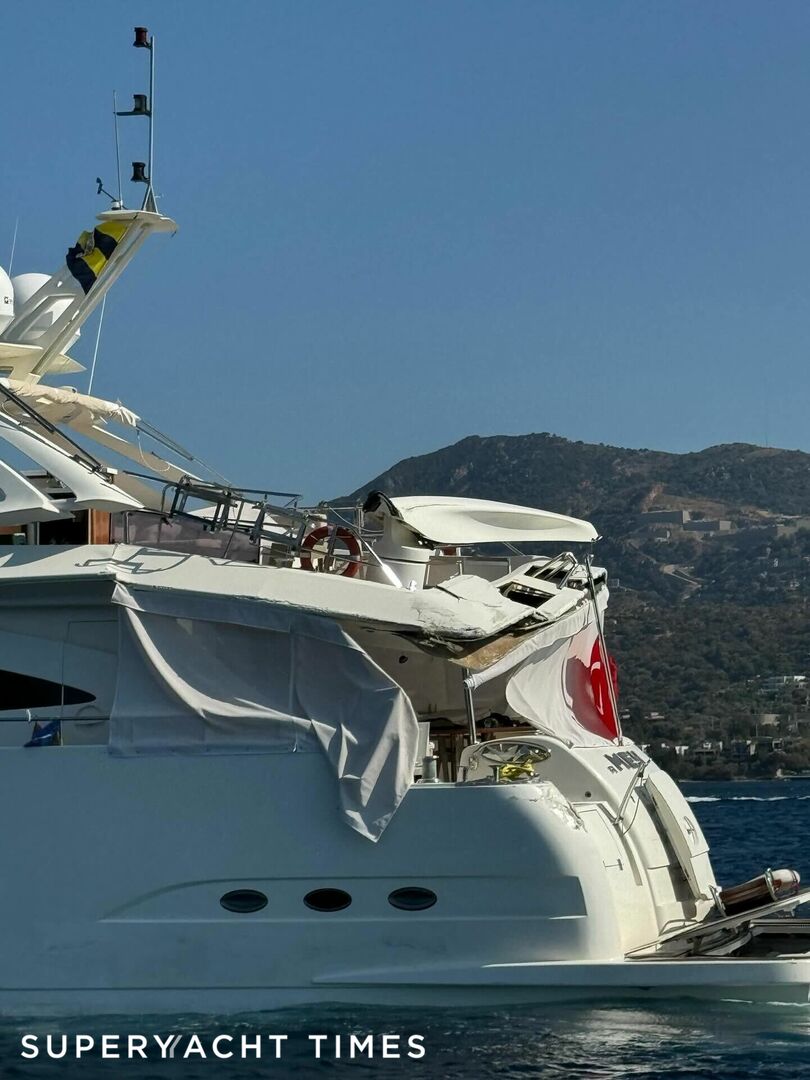  A.Mey yacht damage after crash with Ice yacht