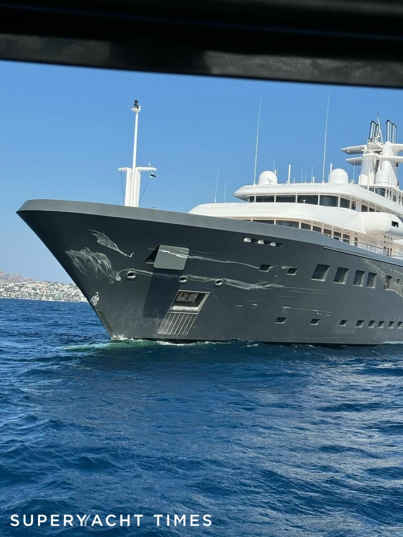 Ice yacht damage after crash with A.Mey yacht