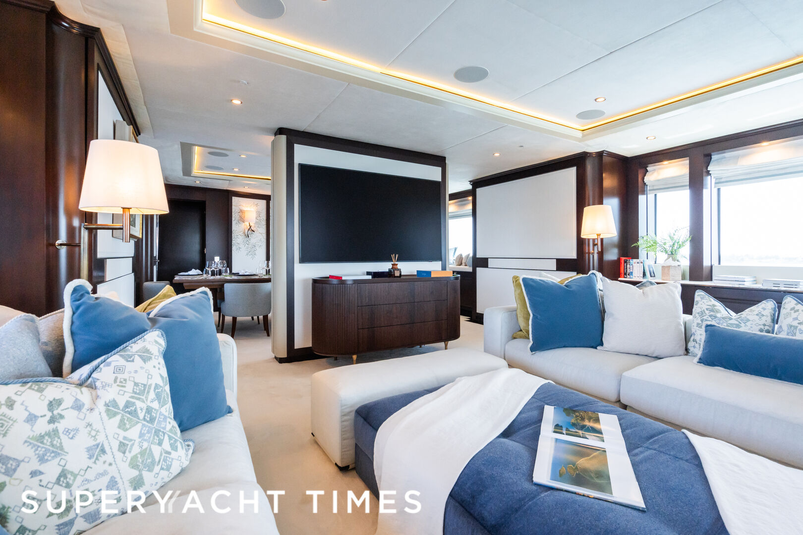 Maximilian MMIV yacht saloon