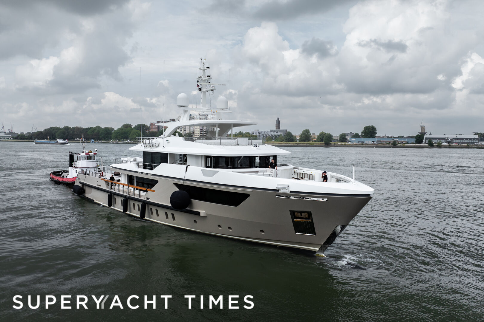 47m Sanlorenzo 500EXP explorer yacht Lars sold in-house