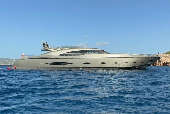 Elizaveta yacht anchored