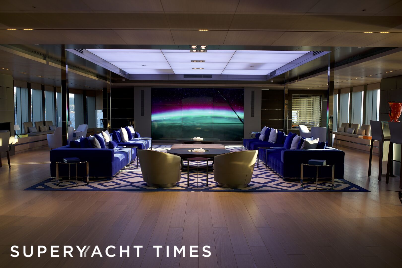 Bold yacht saloon