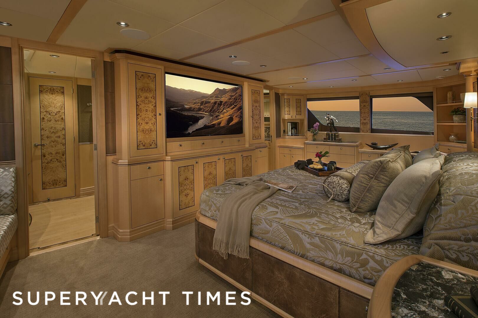 Cazador yacht stateroom