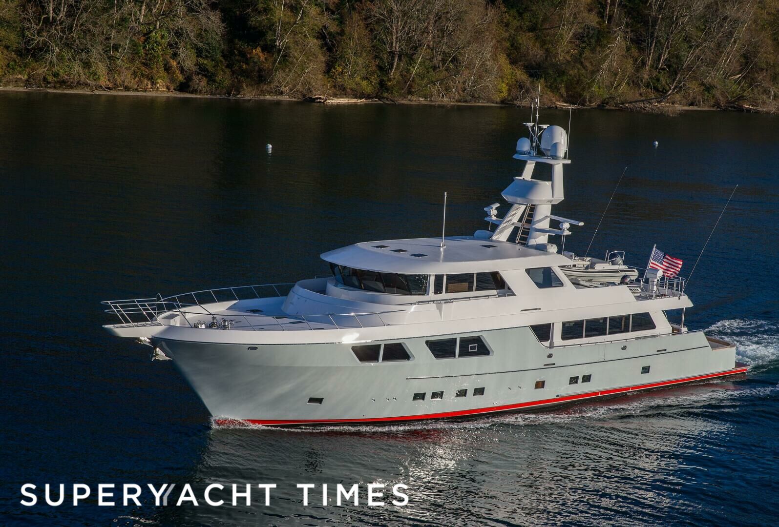 Cazador yacht cruising