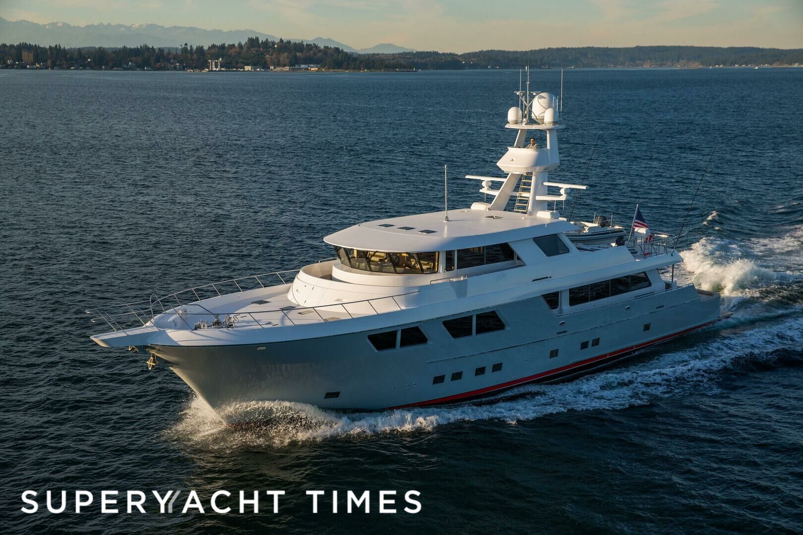 Cazador yacht cruising