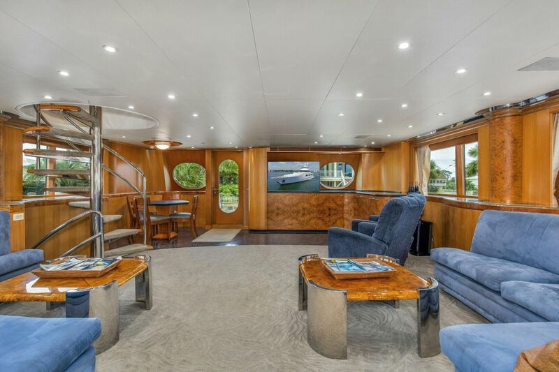 Boss Yacht 
