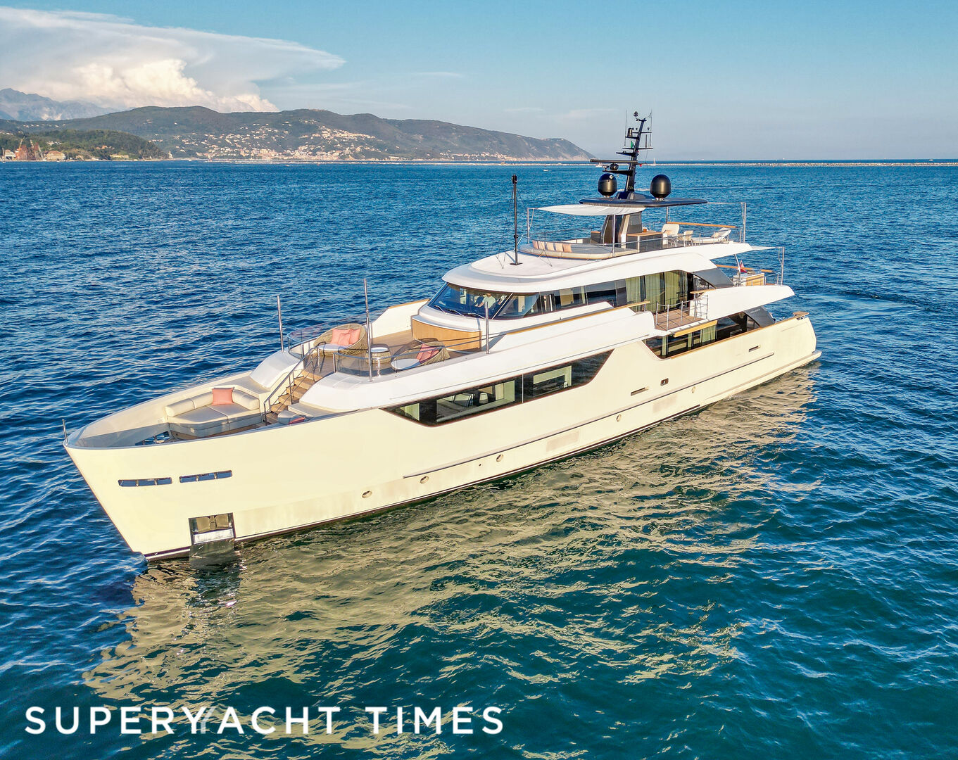  Marquet、YACHTS、海外版超希少レゾネ、新品額付 36m Sanlorenzo motor yacht Let It Be for sale