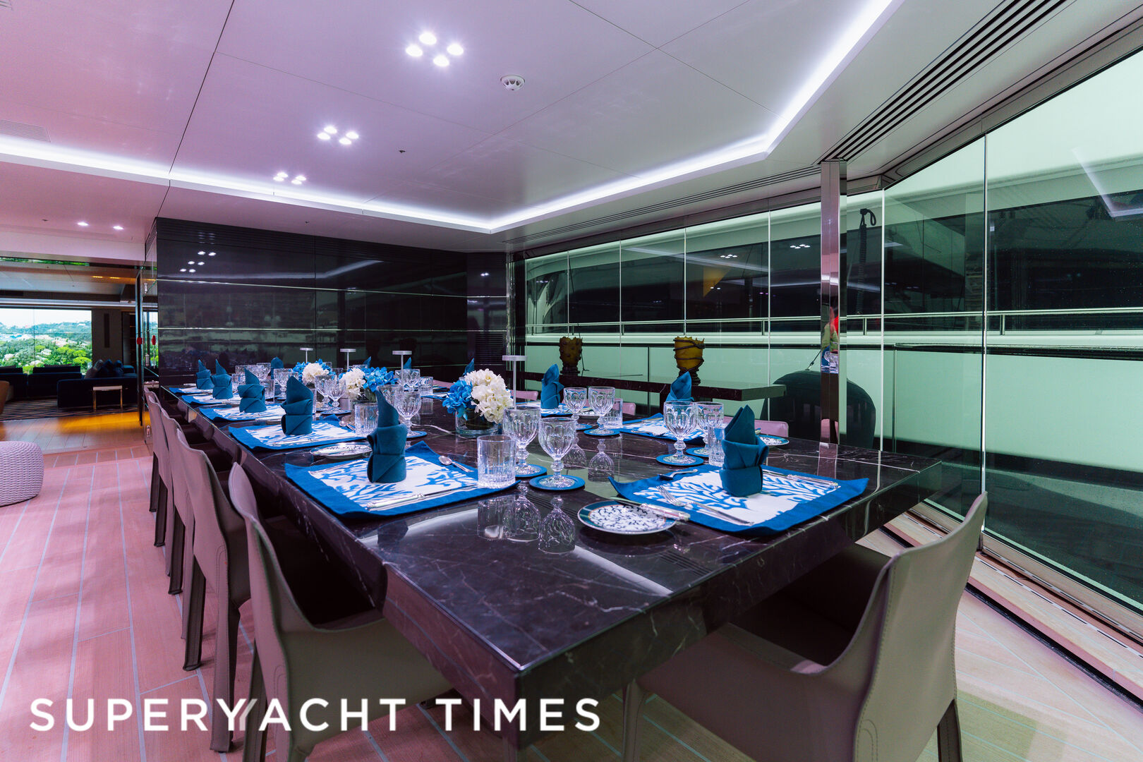 Bold yacht dining