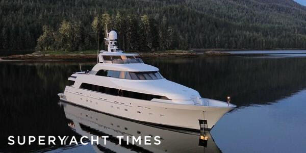 Ruffian yacht anchored