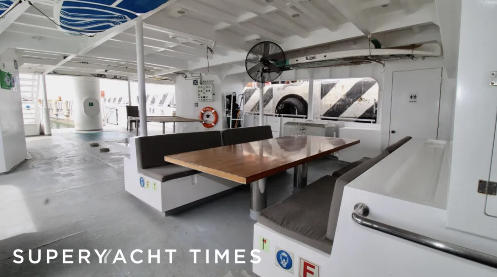 Sharkwater yacht saloon