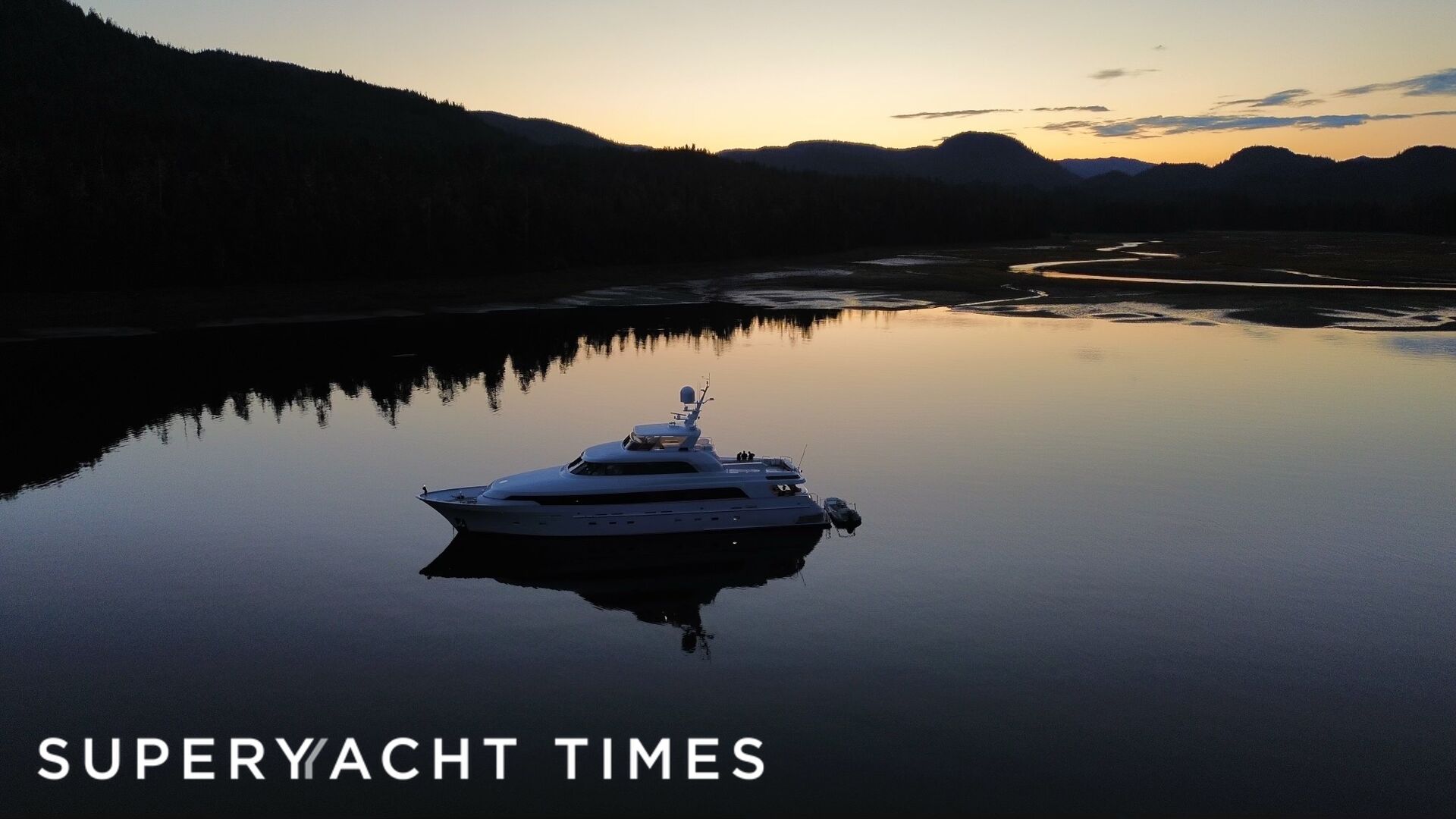 Ruffian yacht anchored