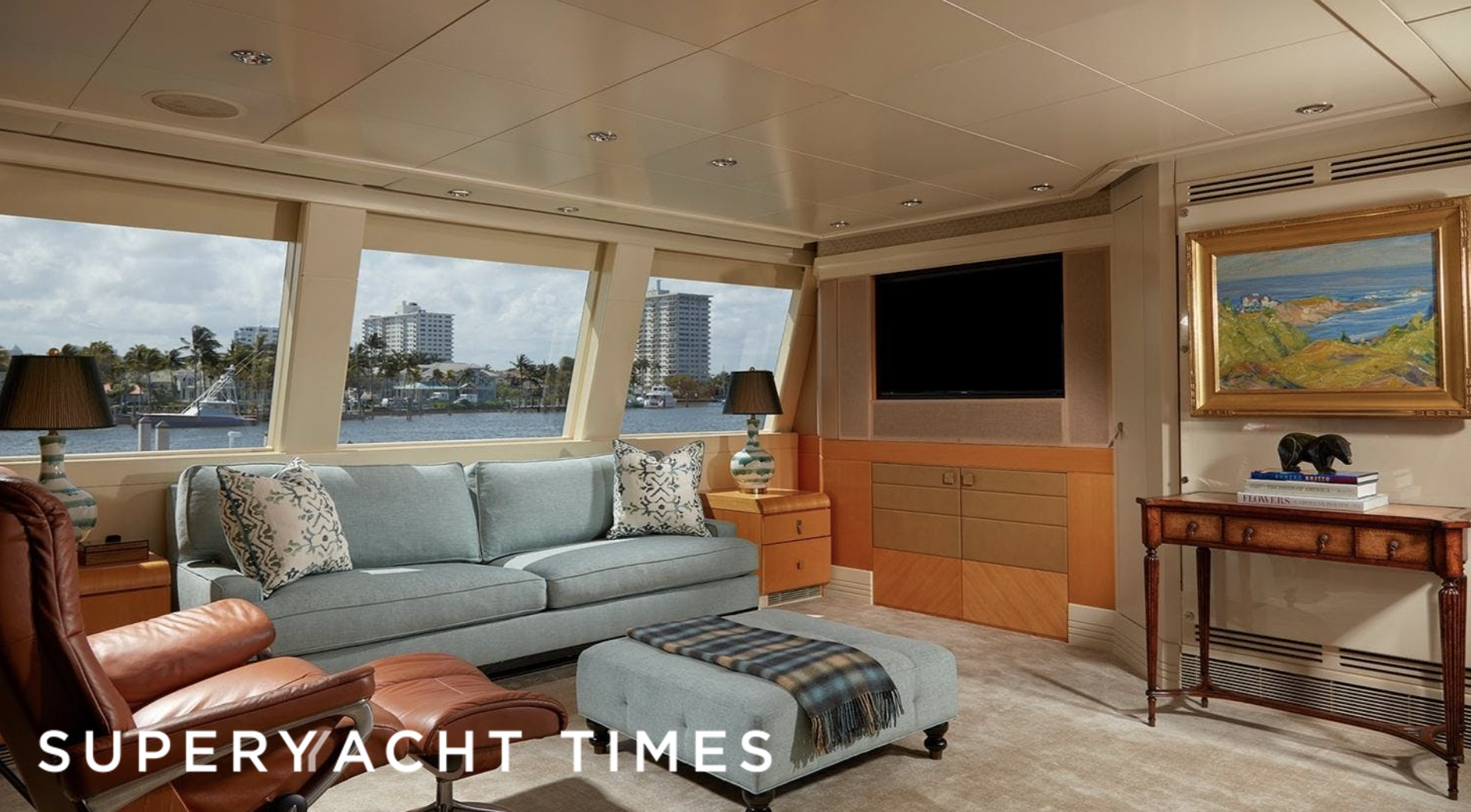Ruffian yacht saloon