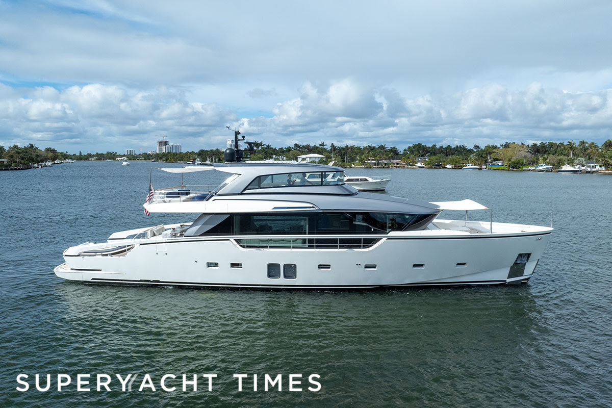 27m Sanlorenzo SX88 motor yacht Serene sold