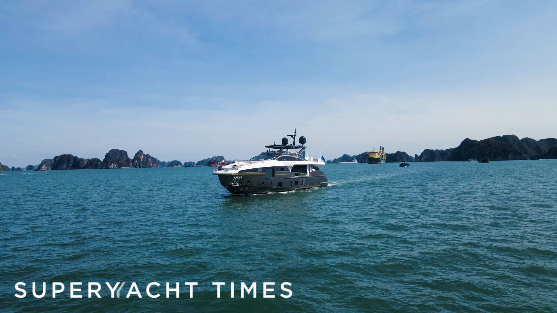 Dong Hai yacht cruising
