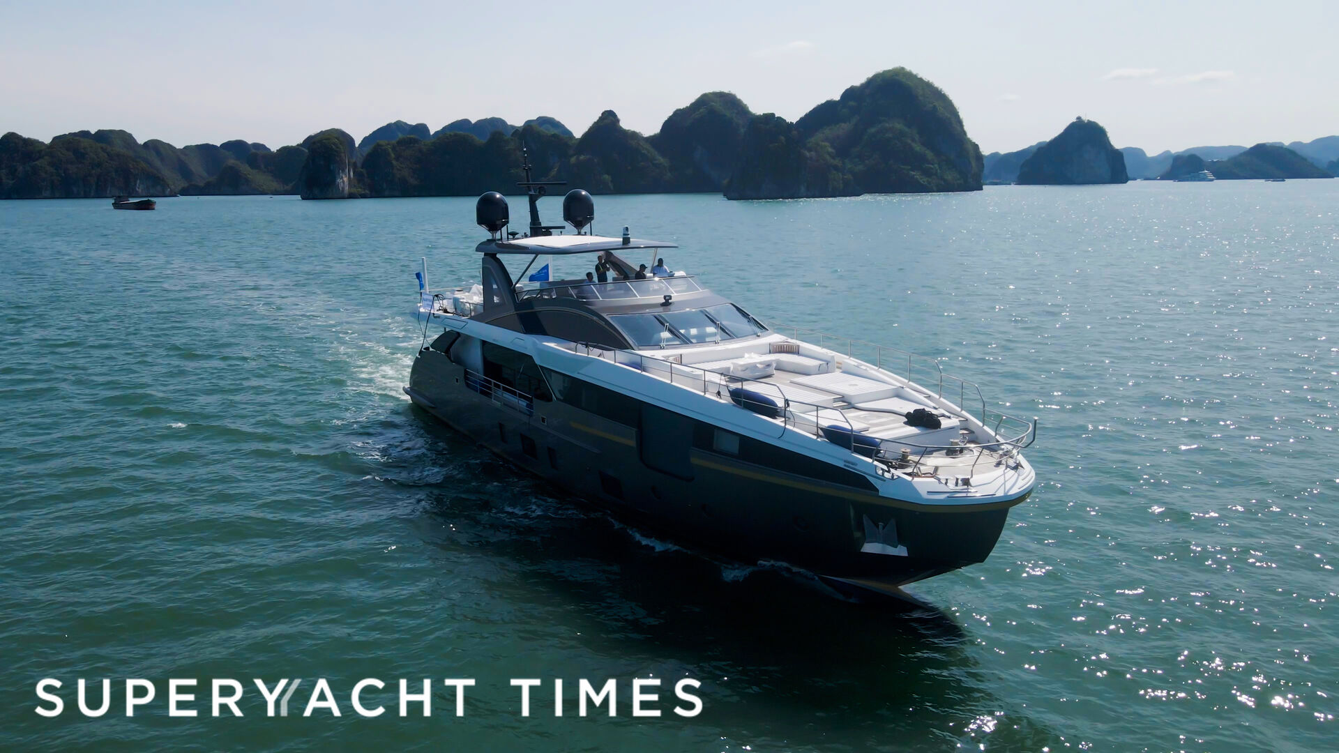 Dong Hai yacht cruising