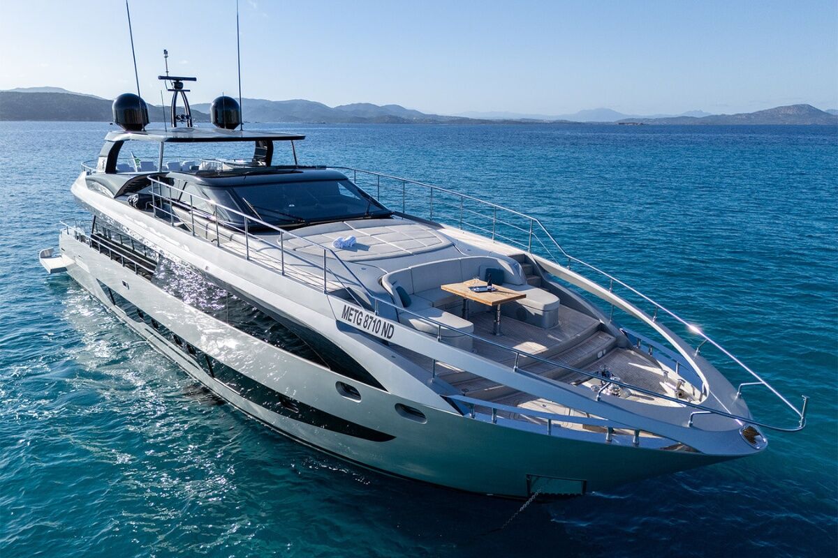 Mai Dire Mai yacht anchored