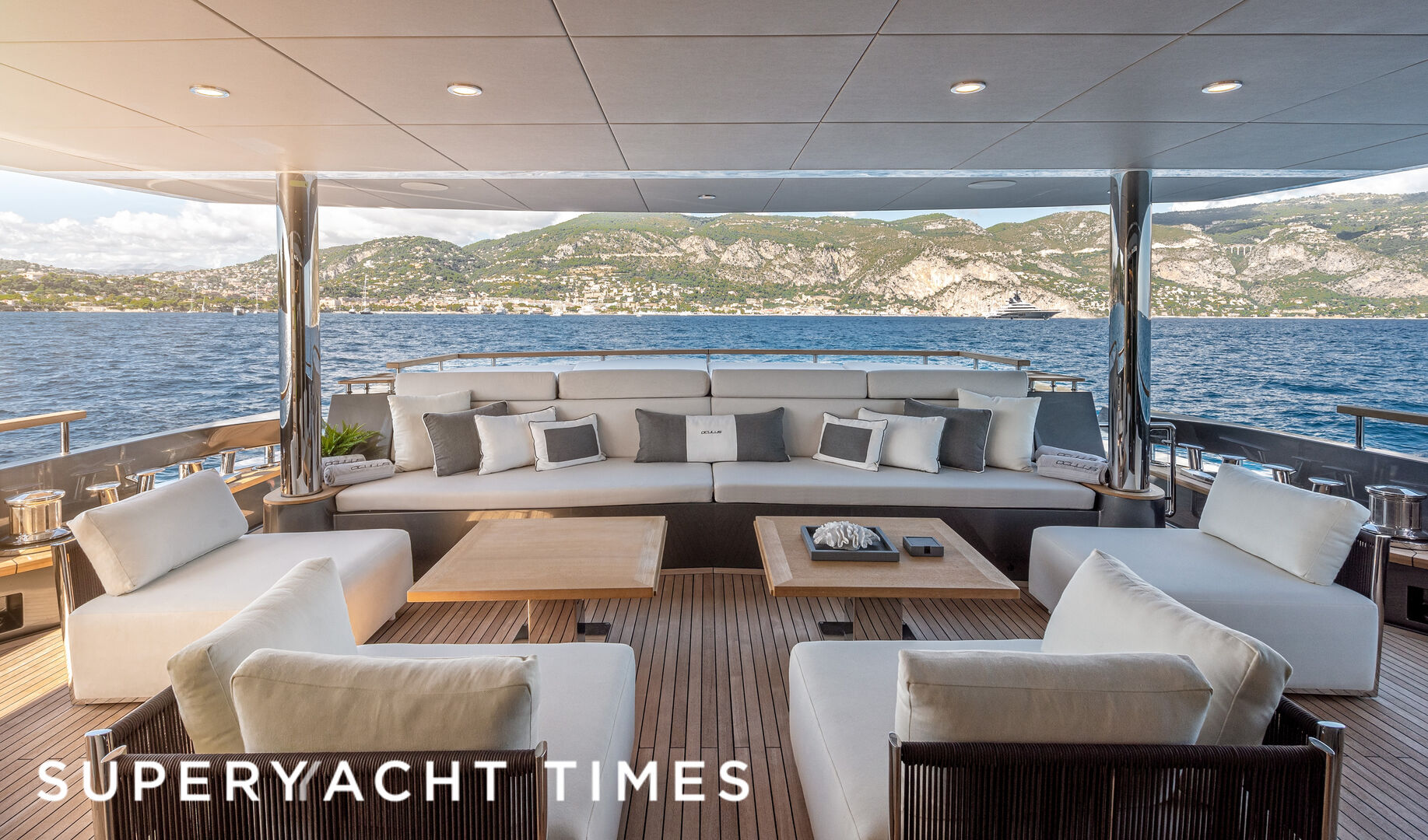 Oculus yacht deck