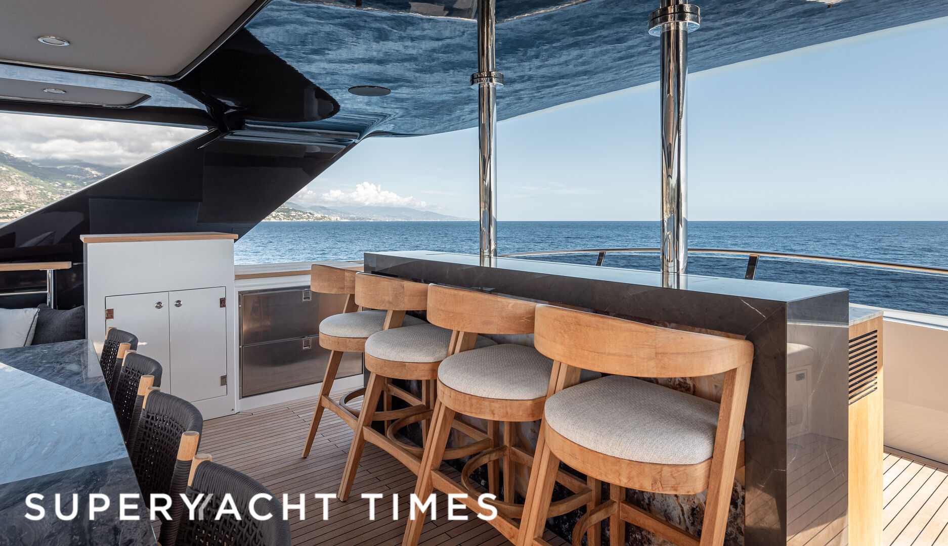 Oculus yacht deck