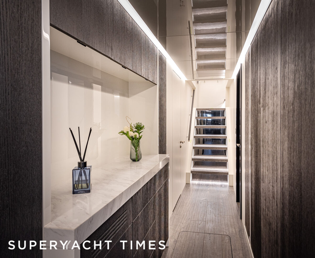 Oculus yacht hall & staircase