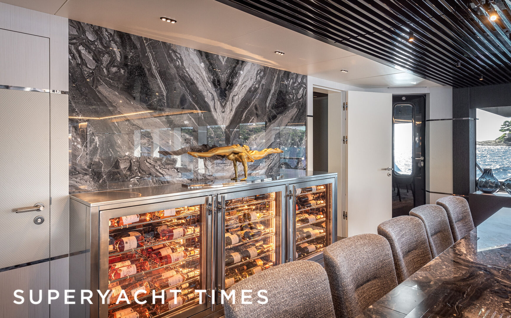 Oculus yacht interior