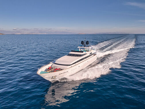 Loana yacht cruising