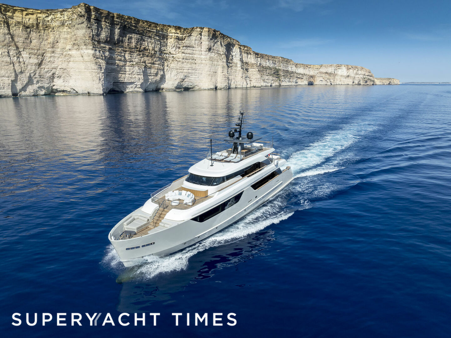 Unique S yacht cruising