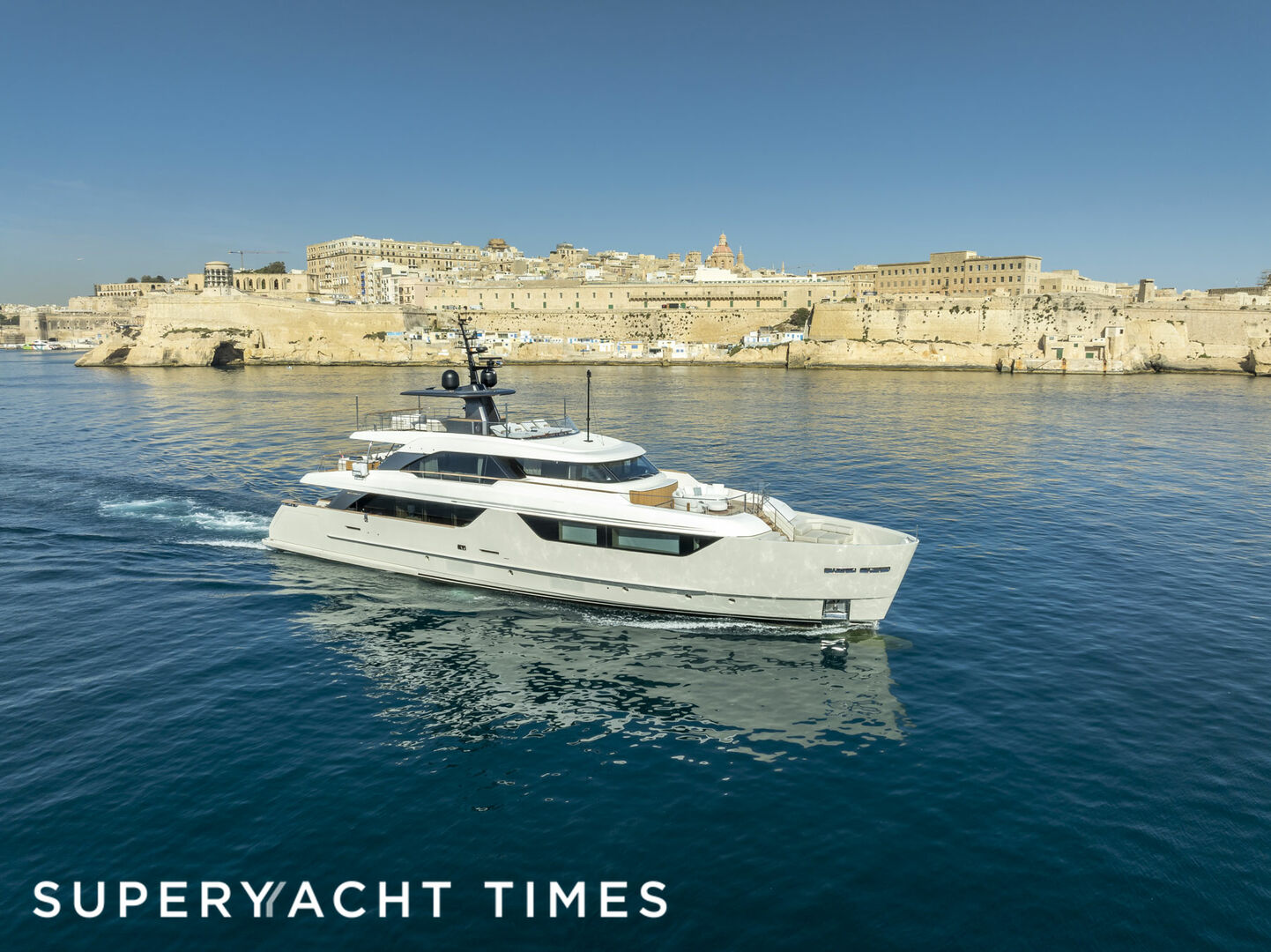 Unique S yacht cruising
