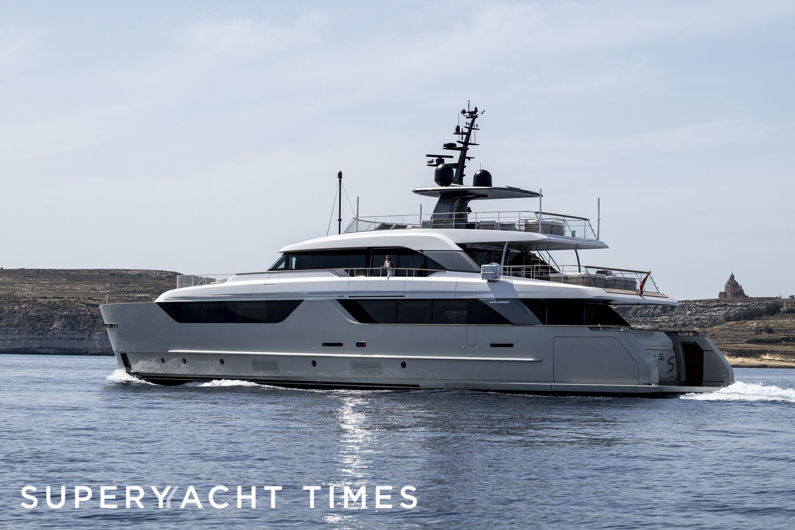 Unique S yacht cruising